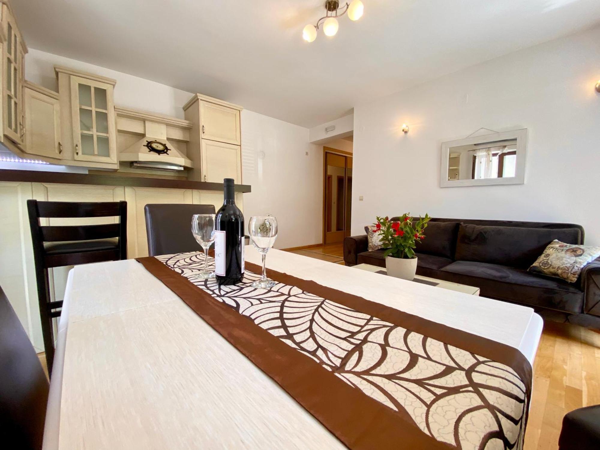 Fiumera Kotor Apartment Luaran gambar