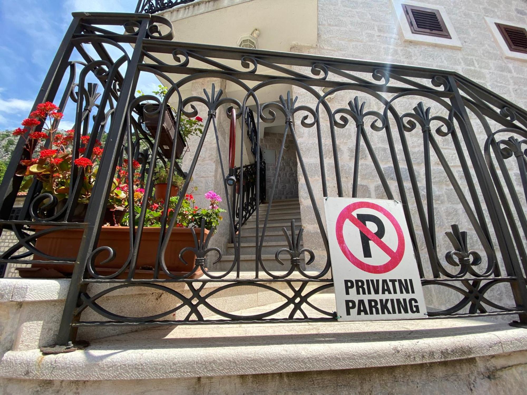 Fiumera Kotor Apartment Luaran gambar