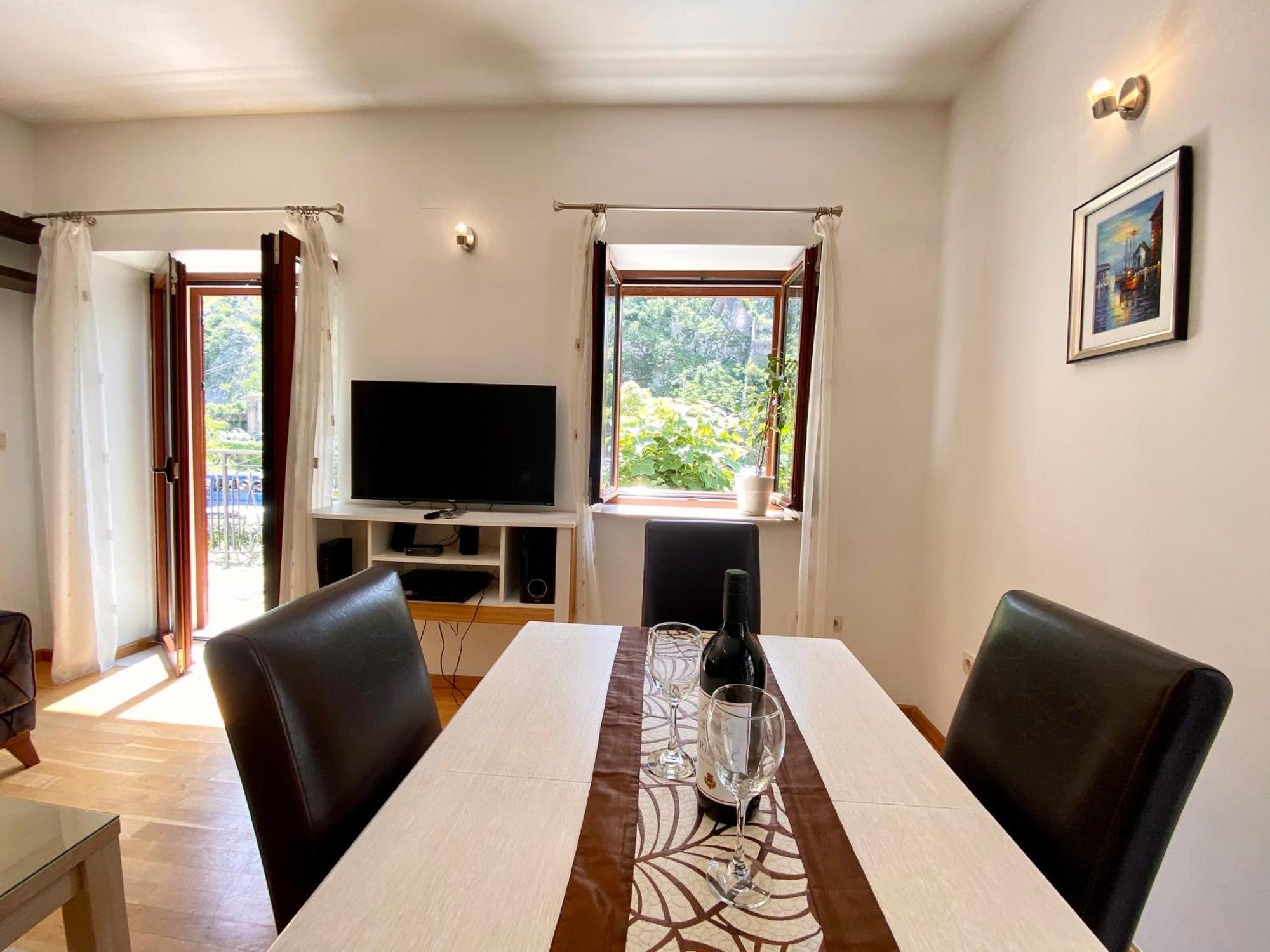 Fiumera Kotor Apartment Luaran gambar