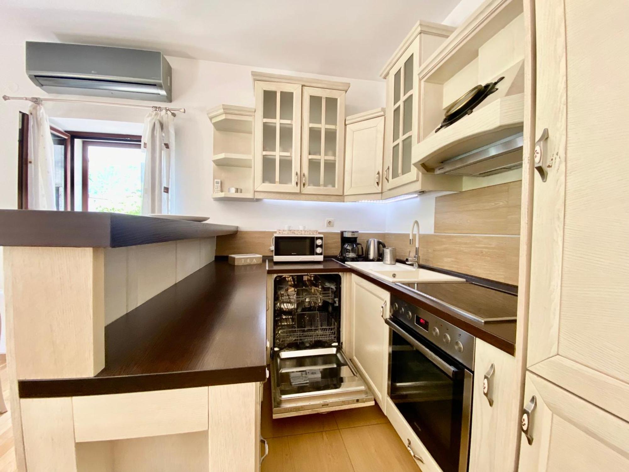 Fiumera Kotor Apartment Luaran gambar
