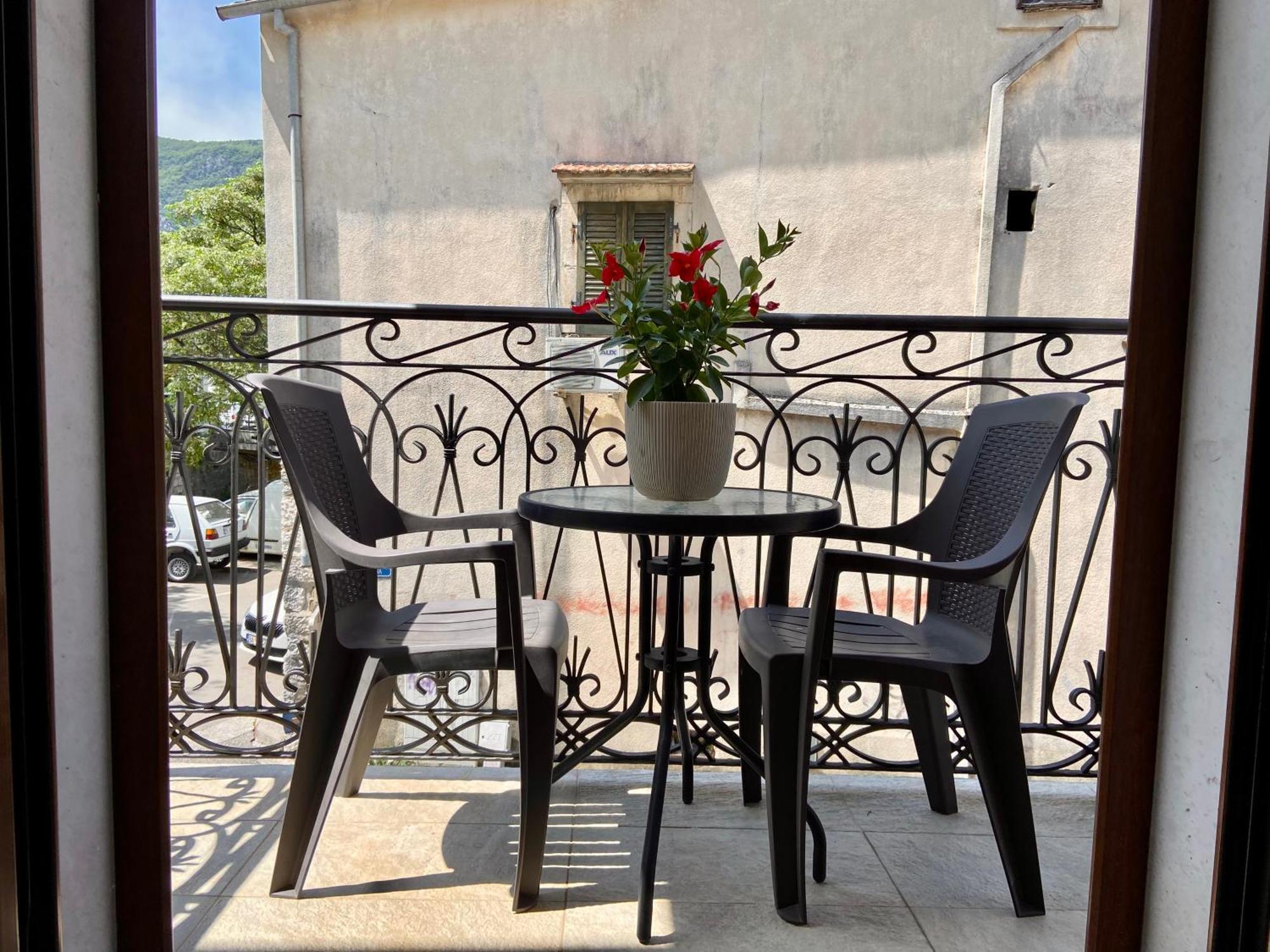 Fiumera Kotor Apartment Luaran gambar
