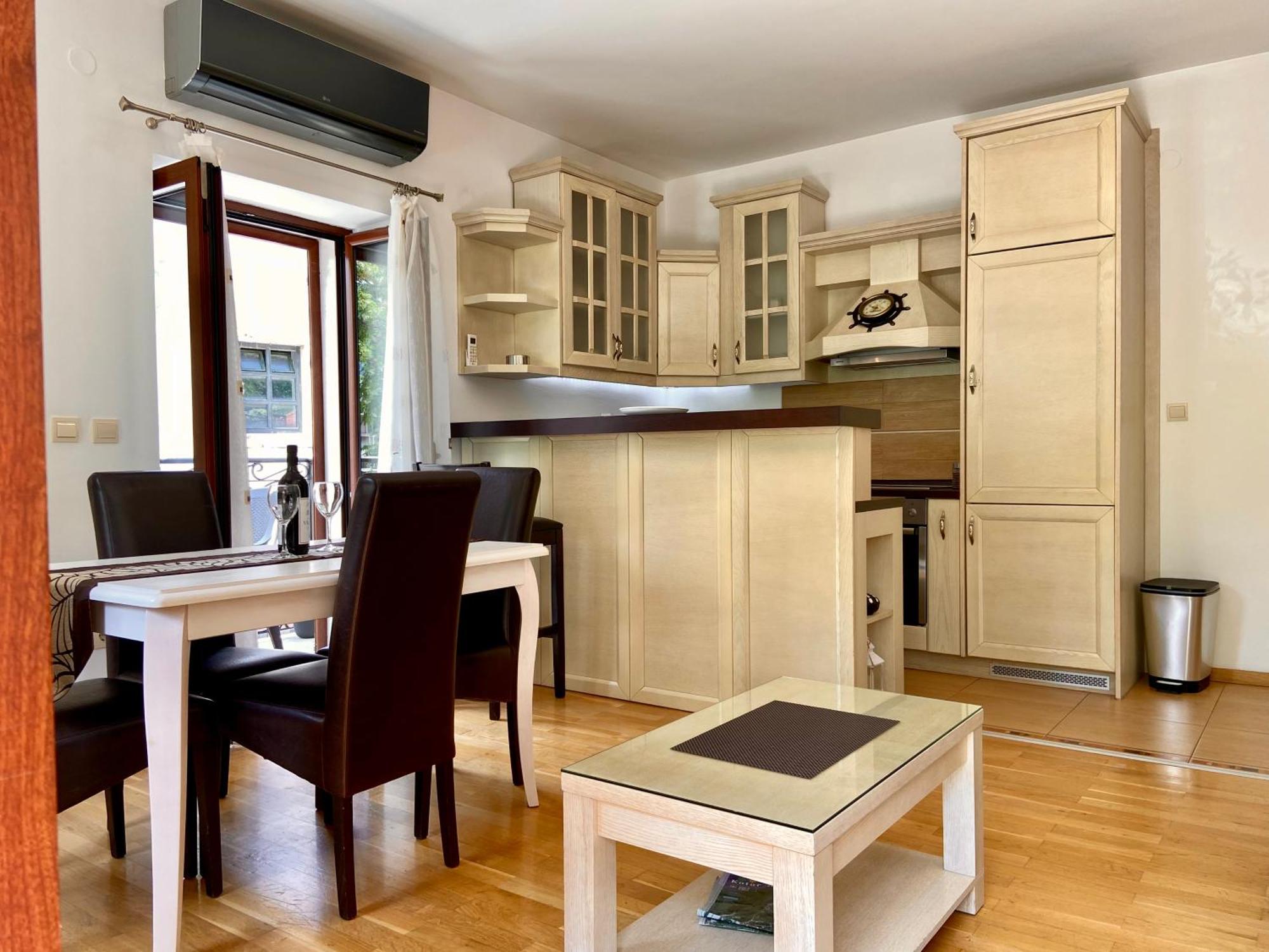 Fiumera Kotor Apartment Luaran gambar