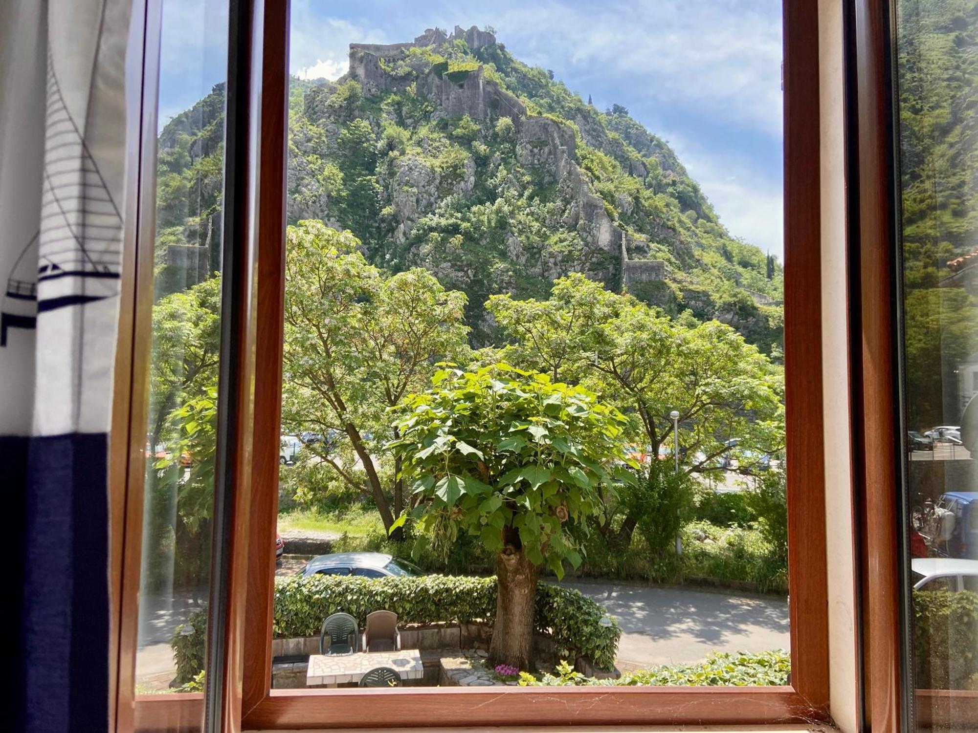 Fiumera Kotor Apartment Luaran gambar