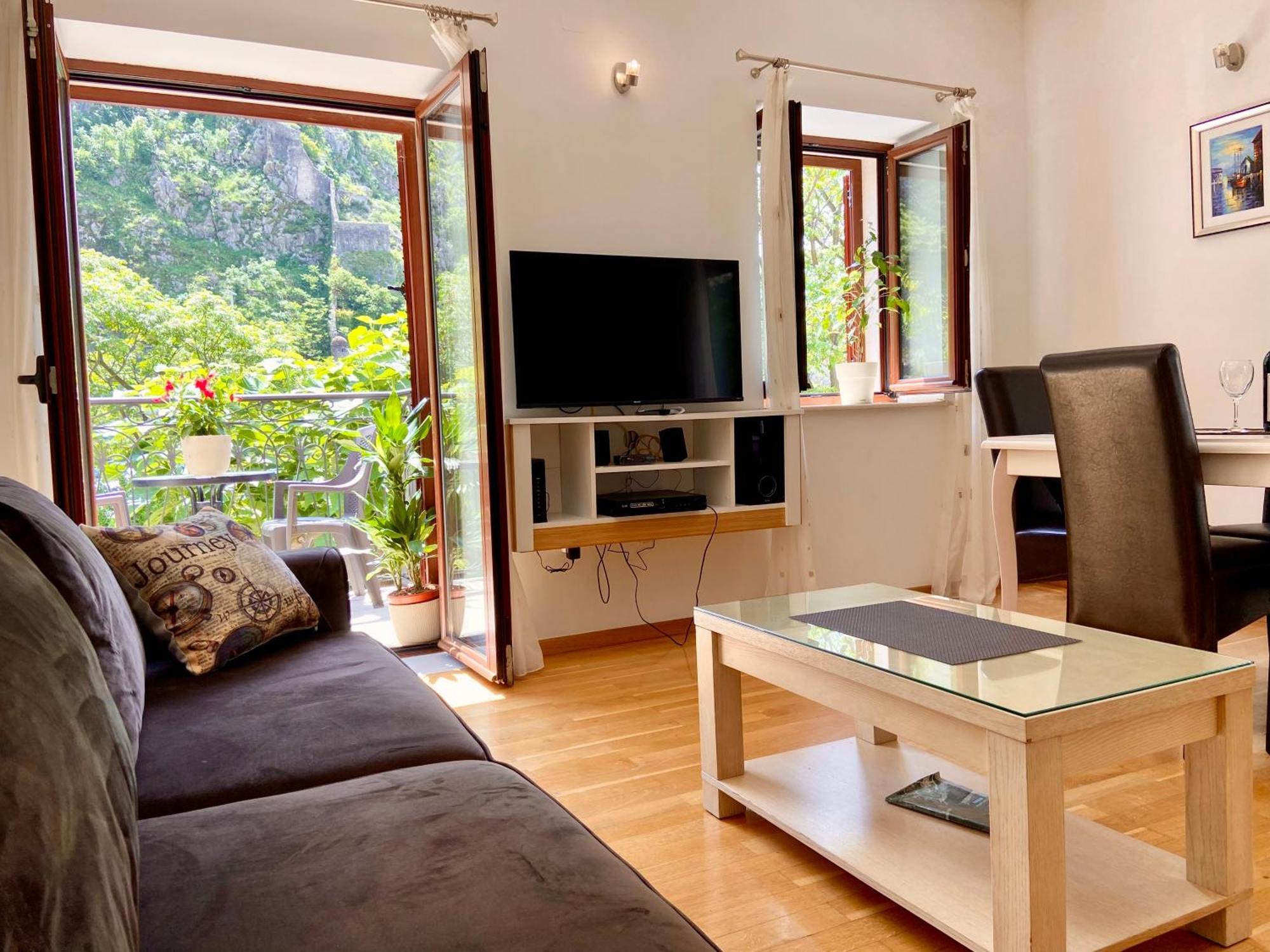 Fiumera Kotor Apartment Luaran gambar